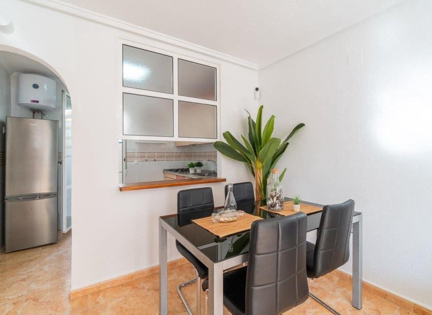 2 makuuhuone Omakotitalo myytävänä paikassa El Limonar mukana uima-altaan - 139 000 € (Ref: 9267635)