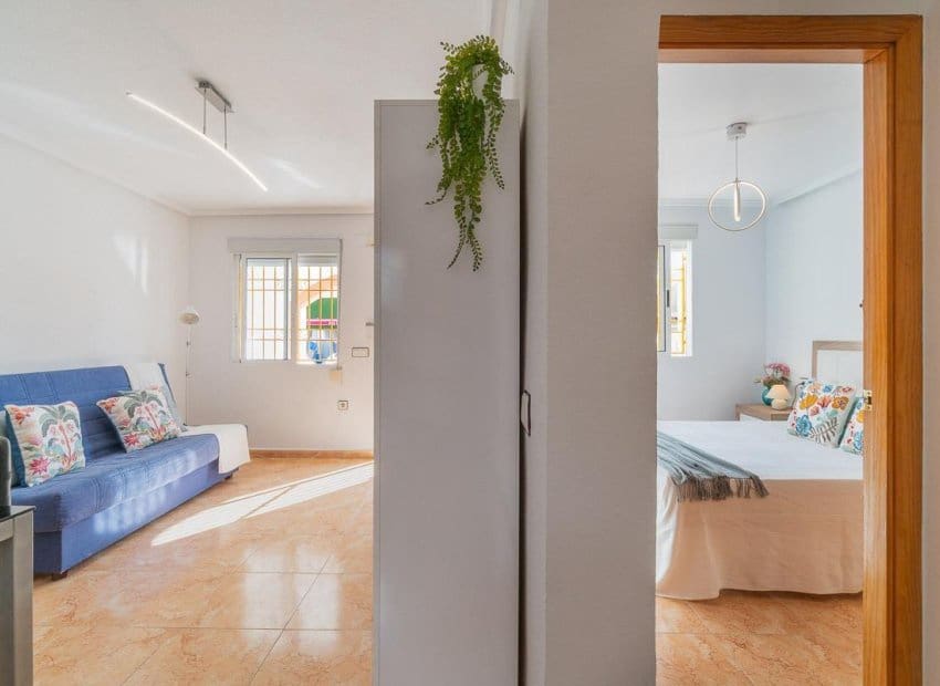 2 makuuhuone Omakotitalo myytävänä paikassa El Limonar mukana uima-altaan - 139 000 € (Ref: 9267635)