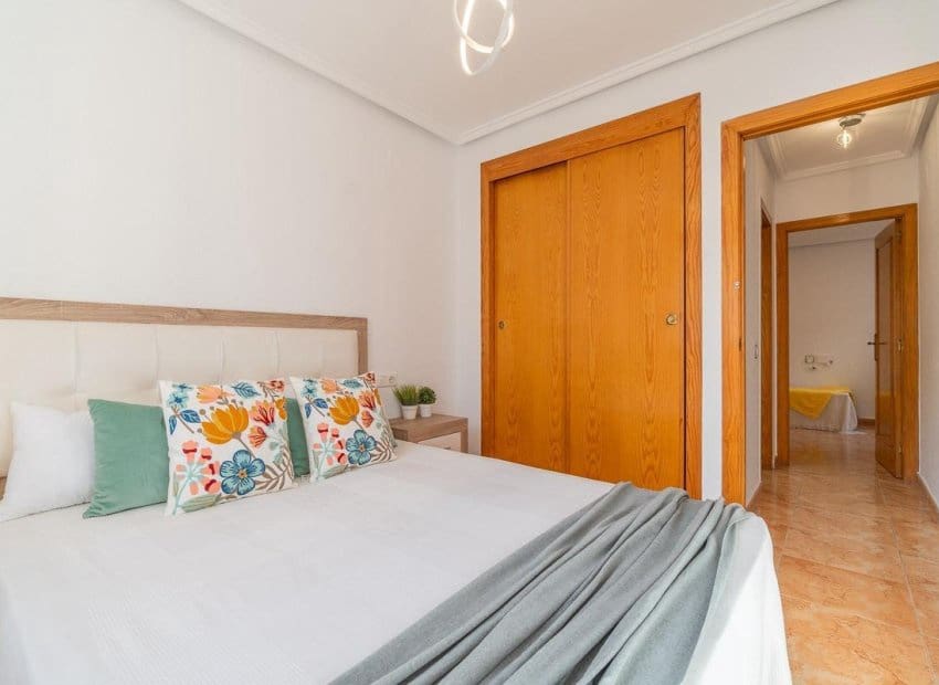 2 makuuhuone Omakotitalo myytävänä paikassa El Limonar mukana uima-altaan - 139 000 € (Ref: 9267635)