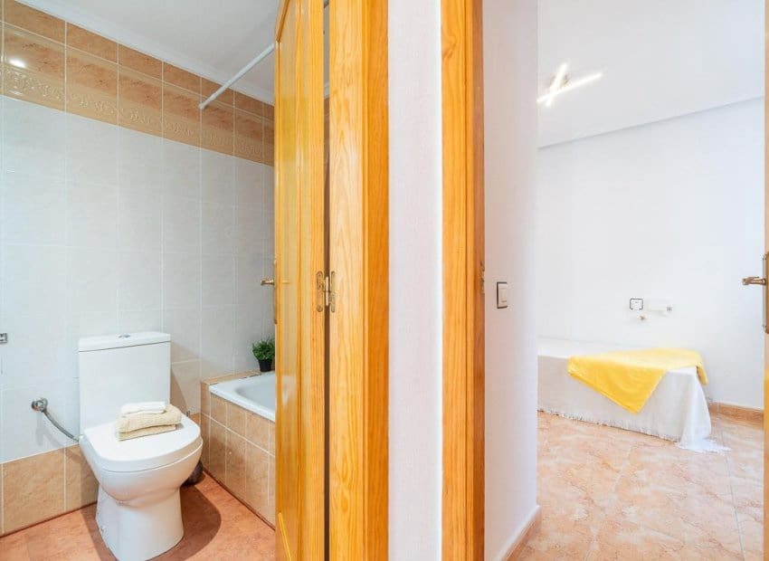 2 makuuhuone Omakotitalo myytävänä paikassa El Limonar mukana uima-altaan - 139 000 € (Ref: 9267635)