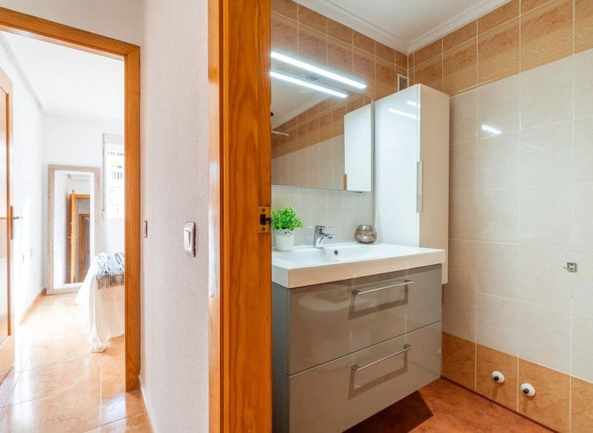 2 makuuhuone Omakotitalo myytävänä paikassa El Limonar mukana uima-altaan - 139 000 € (Ref: 9267635)