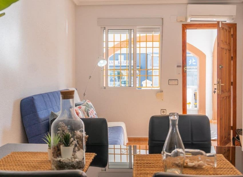 2 makuuhuone Omakotitalo myytävänä paikassa El Limonar mukana uima-altaan - 139 000 € (Ref: 9267635)