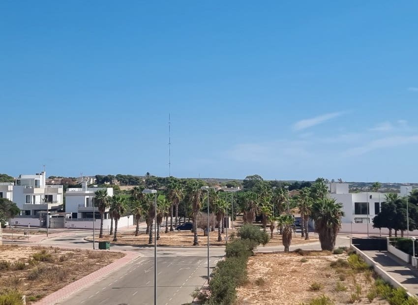 Casa de 3 habitaciones en Ciudad Quesada en venta con piscina - 340.000 € (Ref: 9282448)