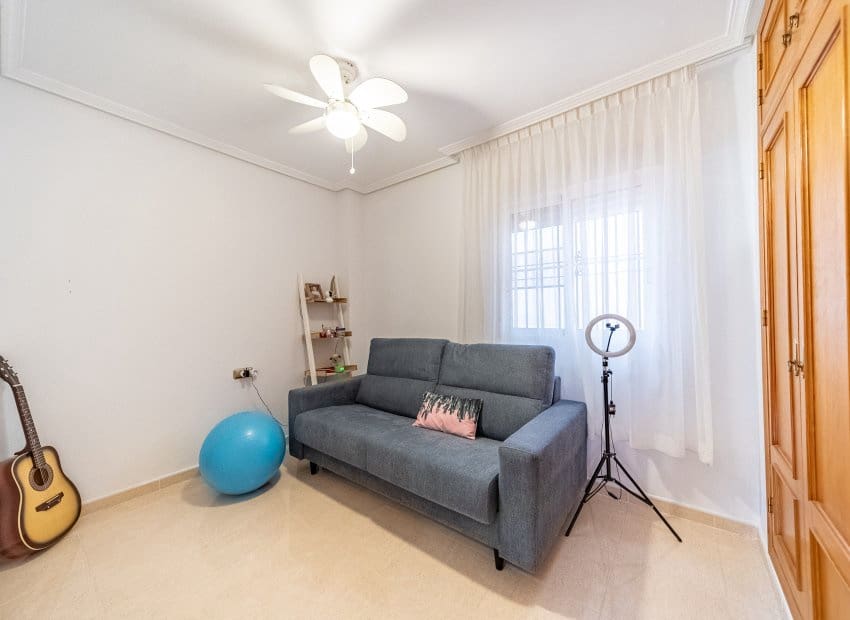 2 bedroom Bungalow for sale in Orihuela Costa with pool - € 159,000 (Ref: 9296108)