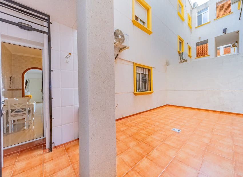 2 bedroom Bungalow for sale in Orihuela Costa with pool - € 159,000 (Ref: 9296108)