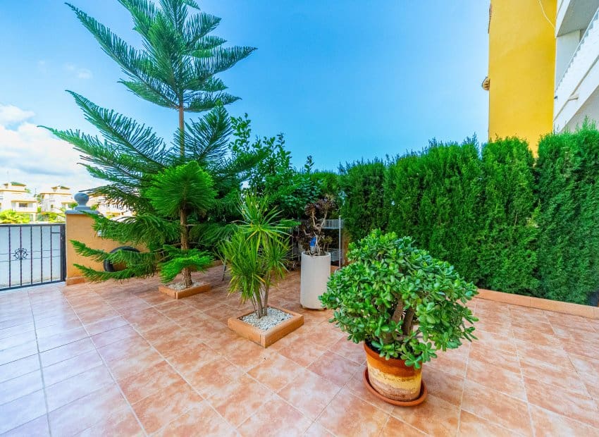 2 bedroom Bungalow for sale in Orihuela Costa with pool - € 159,000 (Ref: 9296108)