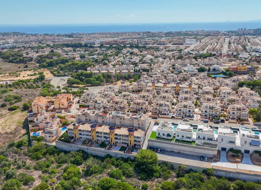 2 bedroom Bungalow for sale in Orihuela Costa with pool - € 159,000 (Ref: 9296108)