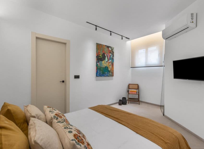 1 soveværelse Strandlejlighed til salg i Torrevieja - € 168.000 (Ref: 9296117)