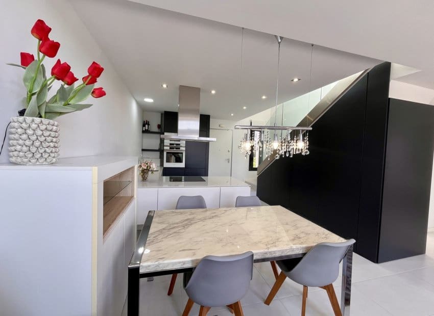 3 soverom Kjedet enebolig til salgs i Orihuela Costa med svømmebasseng - € 585 000 (Ref: 9296119)