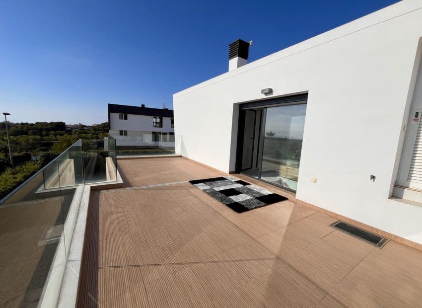 3 soverom Kjedet enebolig til salgs i Orihuela Costa med svømmebasseng - € 585 000 (Ref: 9296119)