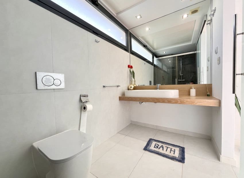 3 soverom Kjedet enebolig til salgs i Orihuela Costa med svømmebasseng - € 585 000 (Ref: 9296119)