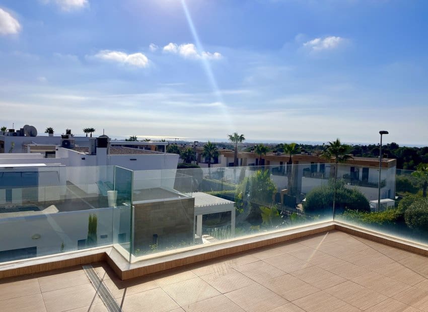 3 soverom Kjedet enebolig til salgs i Orihuela Costa med svømmebasseng - € 585 000 (Ref: 9296119)