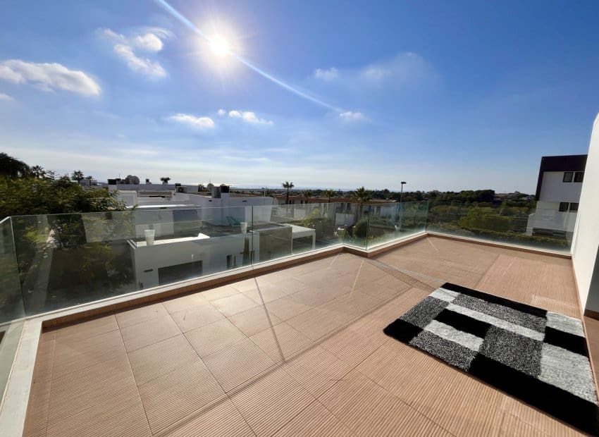 3 soverom Kjedet enebolig til salgs i Orihuela Costa med svømmebasseng - € 585 000 (Ref: 9296119)