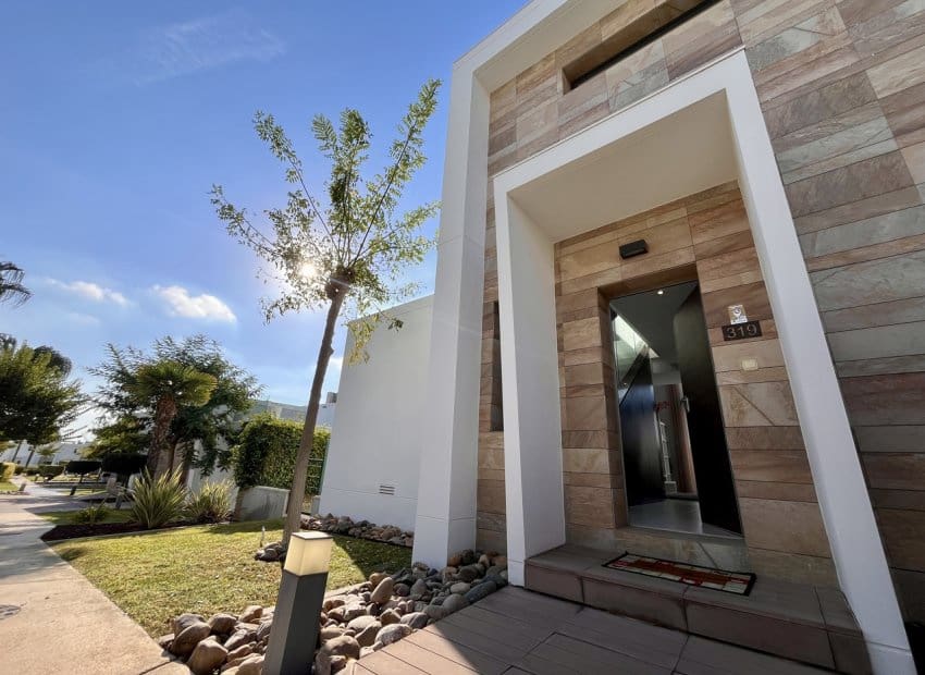 3 soverom Kjedet enebolig til salgs i Orihuela Costa med svømmebasseng - € 585 000 (Ref: 9296119)