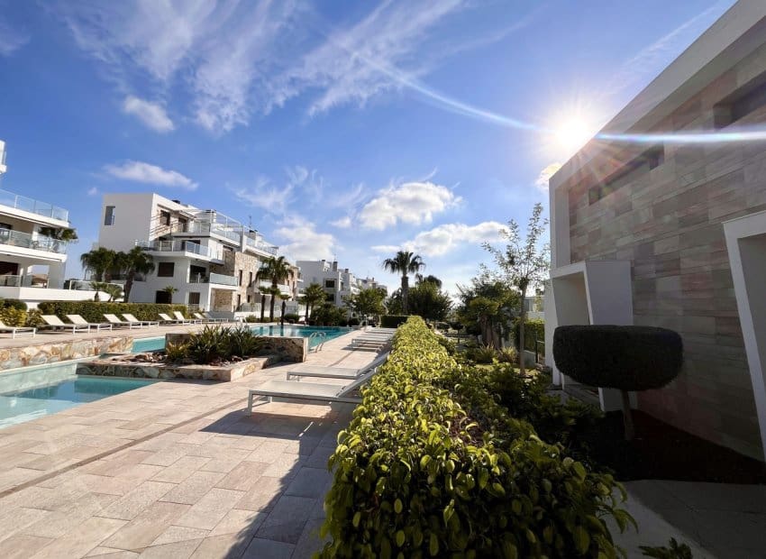 3 soverom Kjedet enebolig til salgs i Orihuela Costa med svømmebasseng - € 585 000 (Ref: 9296119)