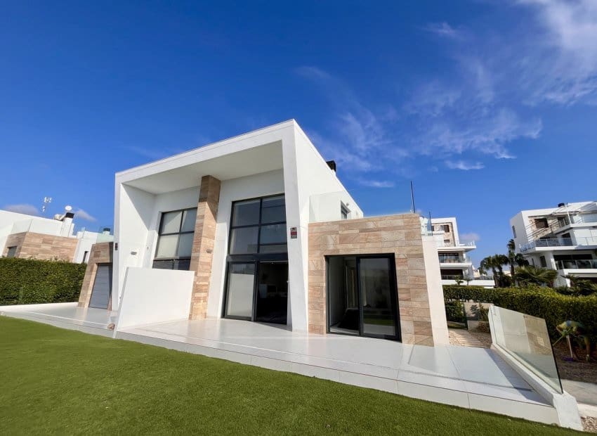 3 soverom Kjedet enebolig til salgs i Orihuela Costa med svømmebasseng - € 585 000 (Ref: 9296119)