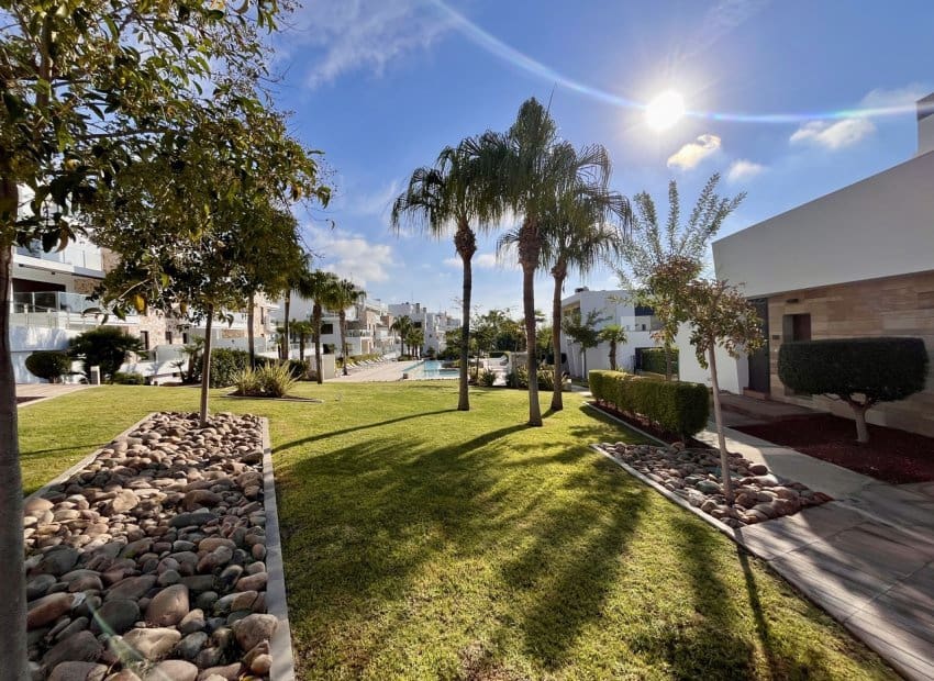 3 soverom Kjedet enebolig til salgs i Orihuela Costa med svømmebasseng - € 585 000 (Ref: 9296119)