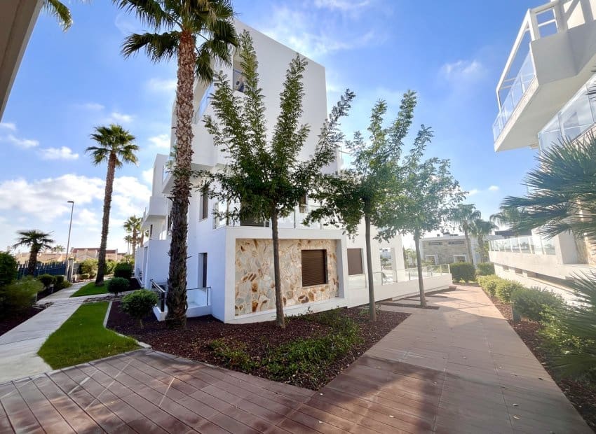 3 soverom Kjedet enebolig til salgs i Orihuela Costa med svømmebasseng - € 585 000 (Ref: 9296119)