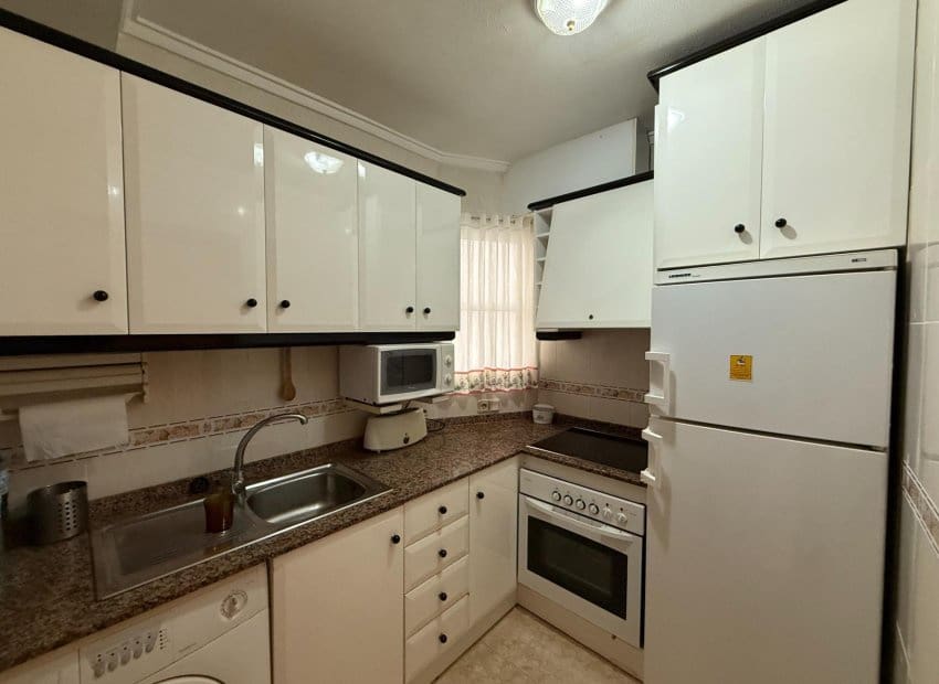 2 chambre Appartement à vendre à Torrevieja avec piscine - 149 000 € (Ref: 9296125)