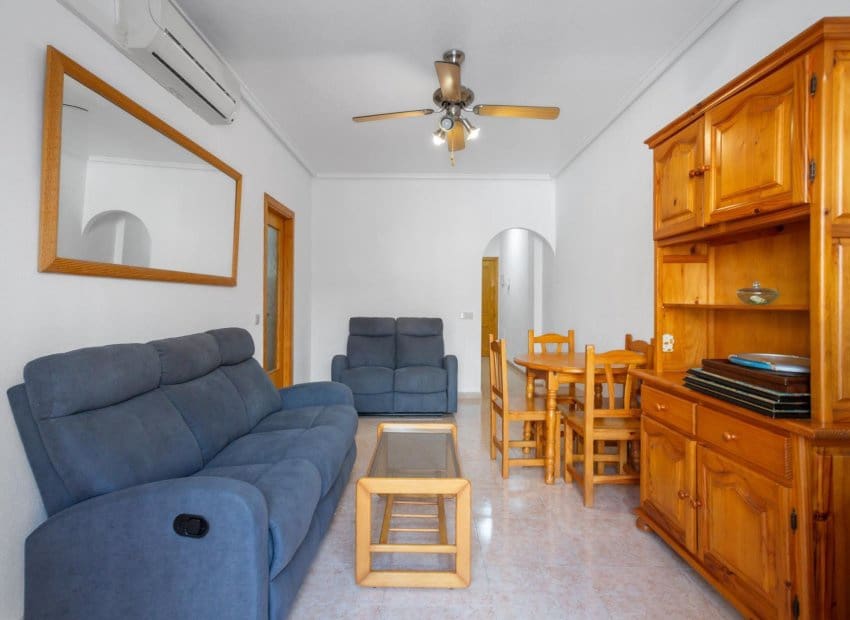 2 soveværelse Lejlighed til salg i Torrevieja med swimmingpool - € 117.260 (Ref: 9308821)