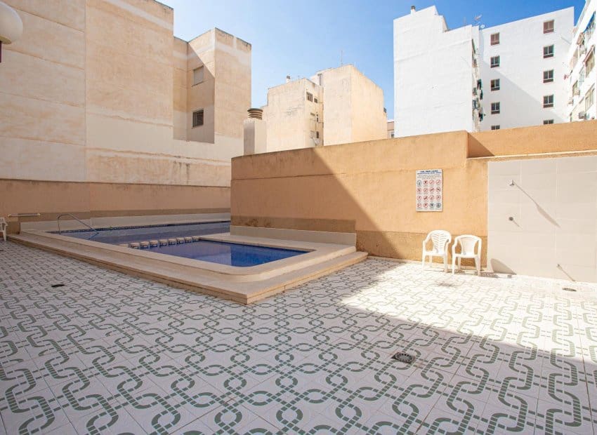 2 soveværelse Lejlighed til salg i Torrevieja med swimmingpool - € 117.260 (Ref: 9308821)