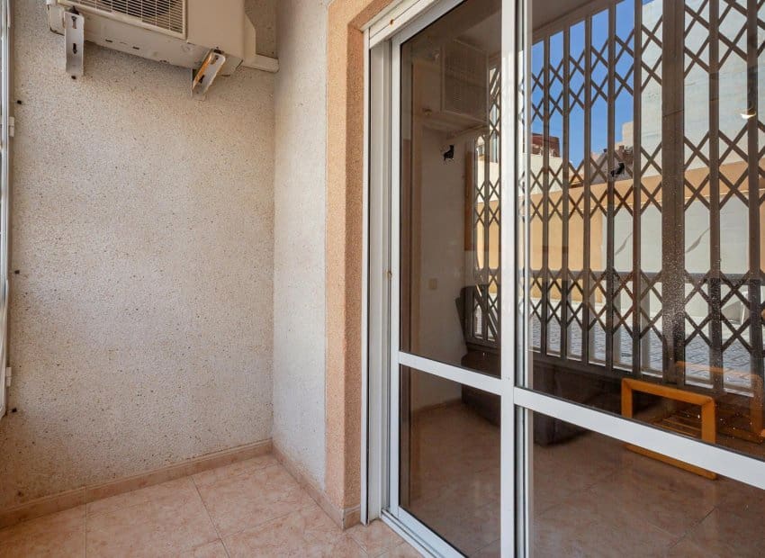 2 soveværelse Lejlighed til salg i Torrevieja med swimmingpool - € 117.260 (Ref: 9308821)