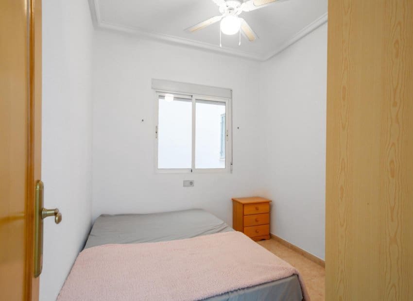 2 soveværelse Lejlighed til salg i Torrevieja med swimmingpool - € 117.260 (Ref: 9308821)