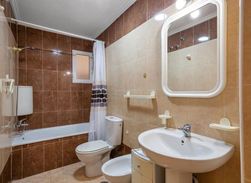 2 soveværelse Lejlighed til salg i Torrevieja med swimmingpool - € 117.260 (Ref: 9308821)