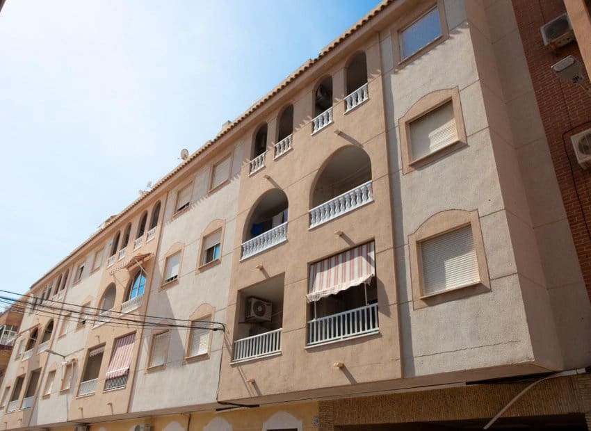 2 soveværelse Lejlighed til salg i Torrevieja med swimmingpool - € 117.260 (Ref: 9308821)
