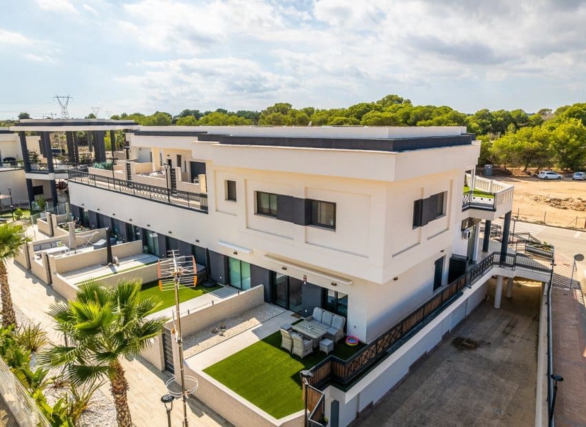 2 soverom Leilighet til salgs i Lo Crispin med svømmebasseng - € 239 000 (Ref: 9308827)