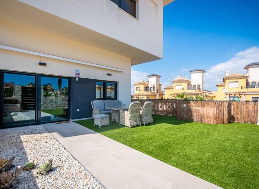 2 soverom Leilighet til salgs i Lo Crispin med svømmebasseng - € 239 000 (Ref: 9308827)