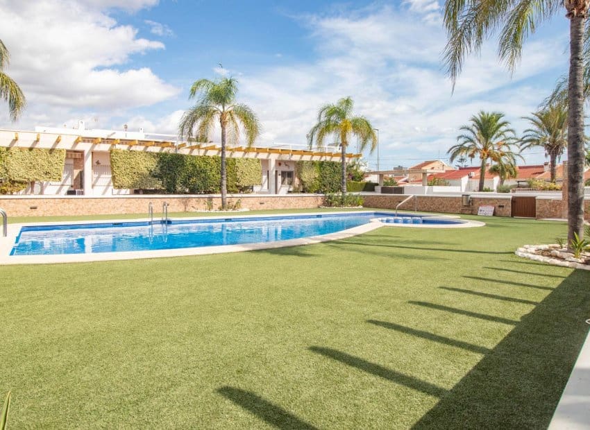 2 sovrum Bungalow till salu i Pilar de la Horadada med pool - 234 900 € (Ref: 9308828)