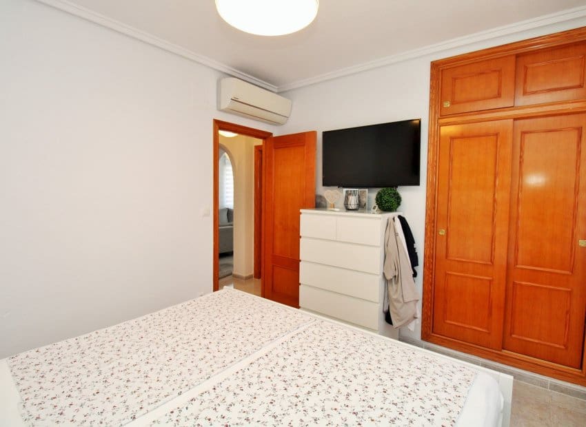 4 bedroom Villa for sale in Villamartin with pool - € 379,000 (Ref: 9308832)