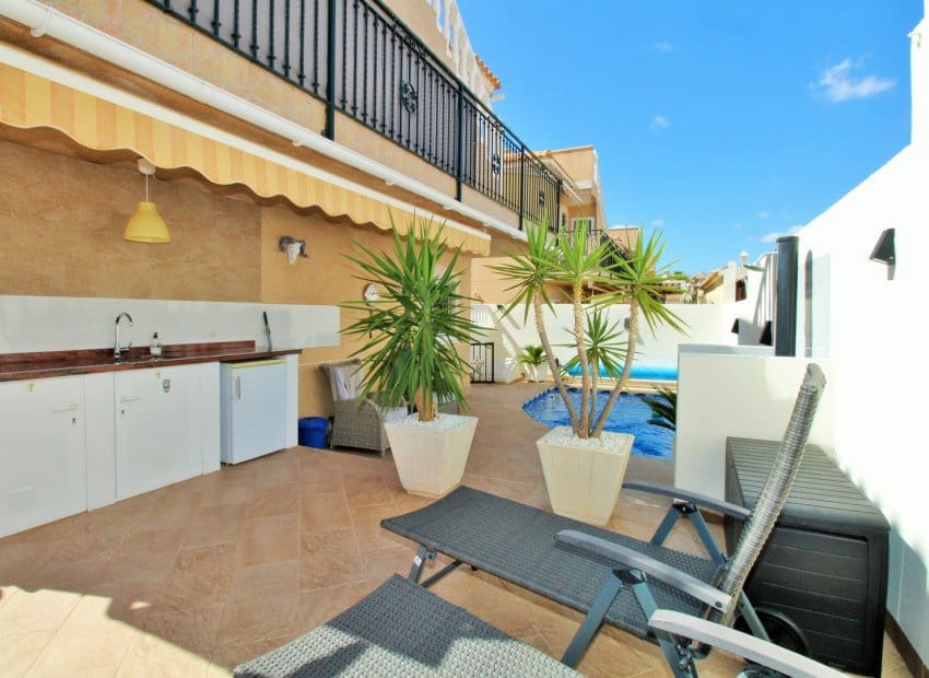 4 bedroom Villa for sale in Villamartin with pool - € 379,000 (Ref: 9308832)
