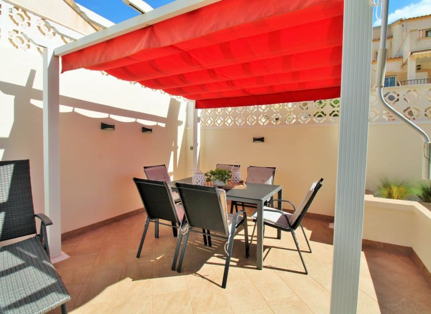 4 bedroom Villa for sale in Villamartin with pool - € 379,000 (Ref: 9308832)