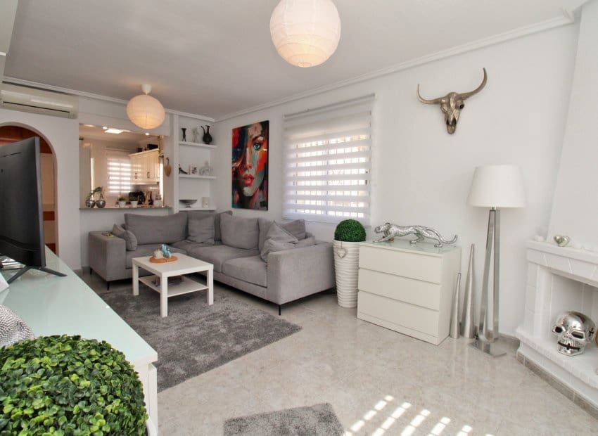 4 bedroom Villa for sale in Villamartin with pool - € 379,000 (Ref: 9308832)