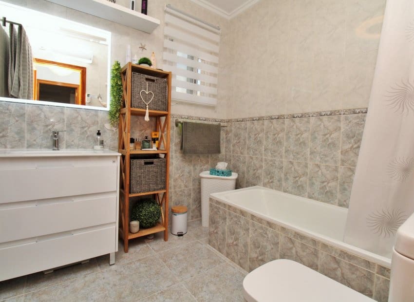 4 bedroom Villa for sale in Villamartin with pool - € 379,000 (Ref: 9308832)