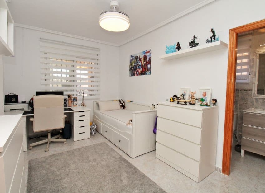 4 bedroom Villa for sale in Villamartin with pool - € 379,000 (Ref: 9308832)