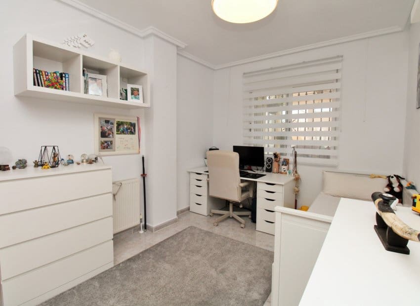 4 bedroom Villa for sale in Villamartin with pool - € 379,000 (Ref: 9308832)