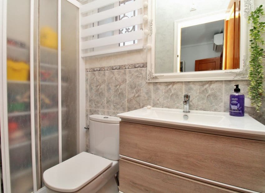 4 bedroom Villa for sale in Villamartin with pool - € 379,000 (Ref: 9308832)