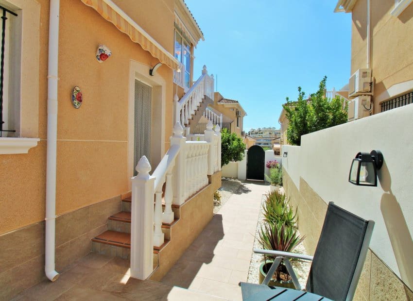 4 bedroom Villa for sale in Villamartin with pool - € 379,000 (Ref: 9308832)