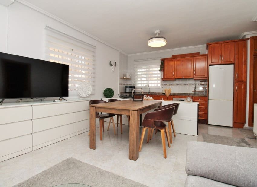 4 bedroom Villa for sale in Villamartin with pool - € 379,000 (Ref: 9308832)