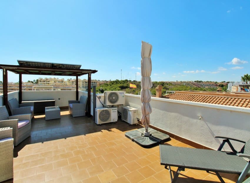 4 bedroom Villa for sale in Villamartin with pool - € 379,000 (Ref: 9308832)