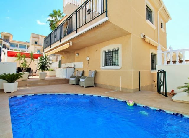 4 bedroom Villa for sale in Villamartin, Orihuela with pool - € 379,000 (Ref: 9308832)