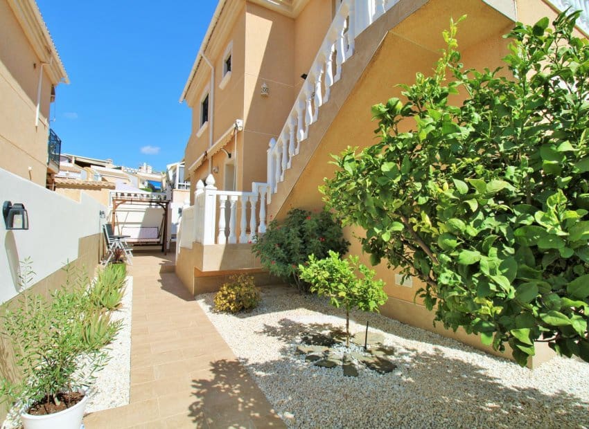 4 bedroom Villa for sale in Villamartin with pool - € 379,000 (Ref: 9308832)
