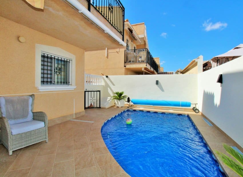 4 bedroom Villa for sale in Villamartin with pool - € 379,000 (Ref: 9308832)