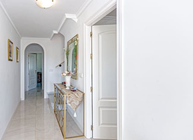 4 slaapkamer Villa te koop in Dehesa de Campoamor, Orihuela met zwembad - € 860.000 (Ref: 9315117)