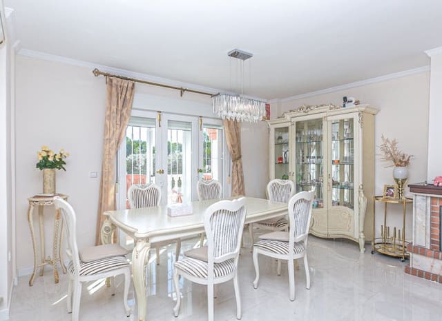 4 slaapkamer Villa te koop in Dehesa de Campoamor, Orihuela met zwembad - € 860.000 (Ref: 9315117)