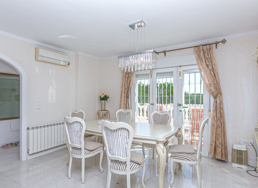 4 slaapkamer Villa te koop in Dehesa de Campoamor met zwembad - € 860.000 (Ref: 9315117)