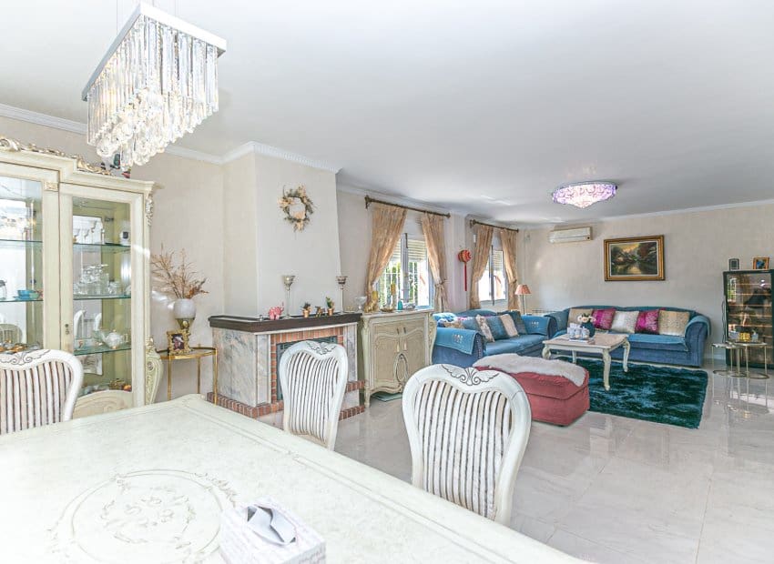 4 slaapkamer Villa te koop in Dehesa de Campoamor met zwembad - € 860.000 (Ref: 9315117)